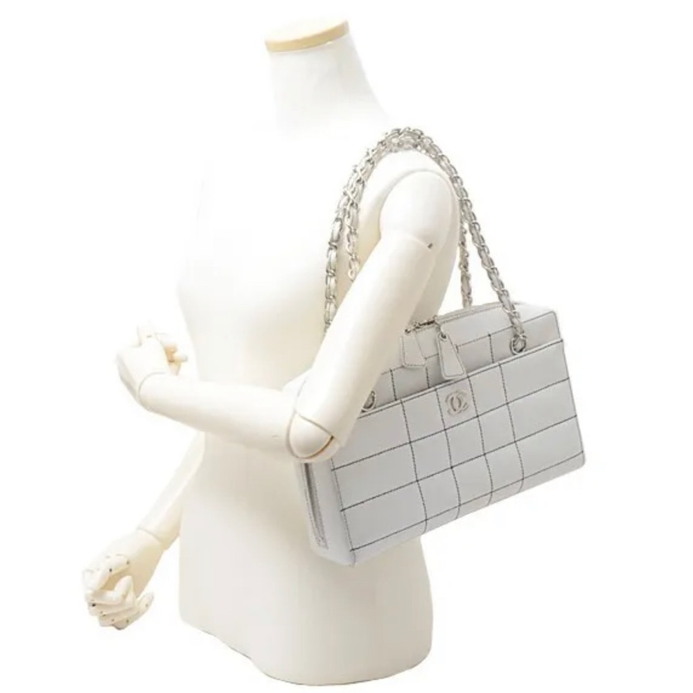 💯AUTH CHANEL RARE VINTAGE CHOCOLATE BAR WILD STITCH WHITE SHOULDER EUC 🤩 - Picture 8 of 9
